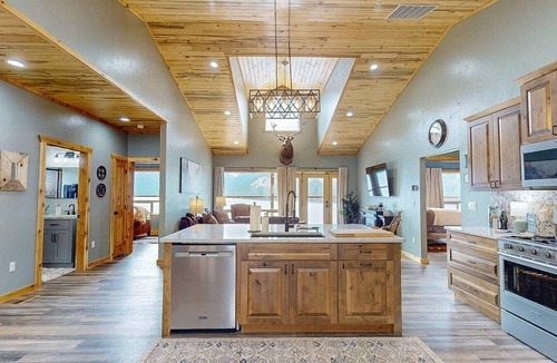 Joseph House | 20 Moraine Tranquility Lodge (upstairs unit)