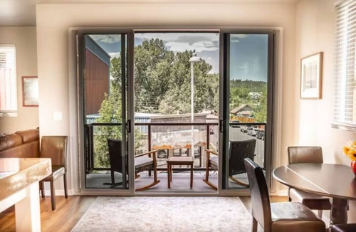 Southside Apartment | 201The Lofts, by Flagtown, 2 bed 2 bath with community hot tub