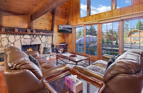 Whispering Forest Ski Chalet | 2073 - Mount Shasta Retreat 3 Bedroom Home by Redawning