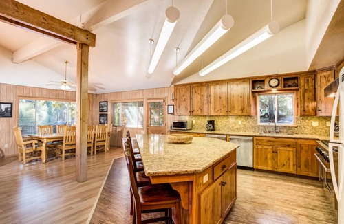 North Wawona Cabin | 209 m² Cabin ∙ 5 bedrooms ∙ 12 guests