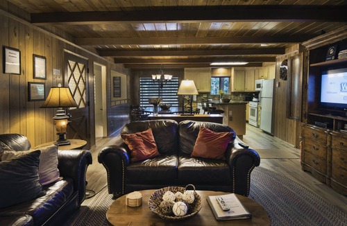 North Wawona Cabin | (20B) We-Dunn-It at The Redwoods In Yosemite