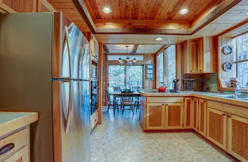 Sunriver House | 22 Rogue - Amazing Cabin, Hot Tub, A/C, Shuffleboard, SHARC Passes, King Suites