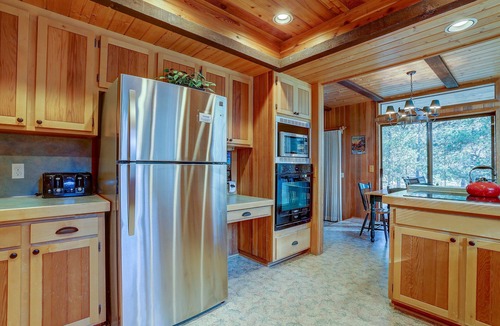 Sunriver House | 22 Rogue - Amazing Cabin, Hot Tub, A/C, Shuffleboard, SHARC Passes, King Suites