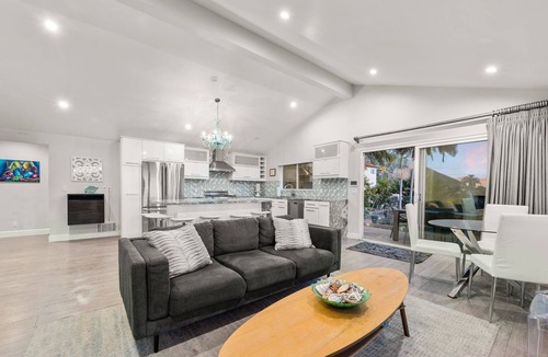 La Conchita House | 25% Off July 14&15! One Home To Sand, Ocean Views*