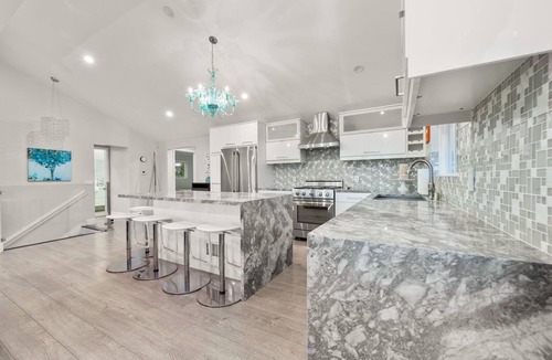 La Conchita House | 25% Off July 14&15! One Home To Sand, Ocean Views*