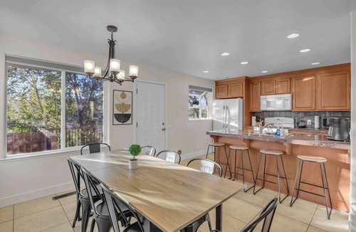 Northeast Reno House | 27 minutes to Tesla/Sleeps 12