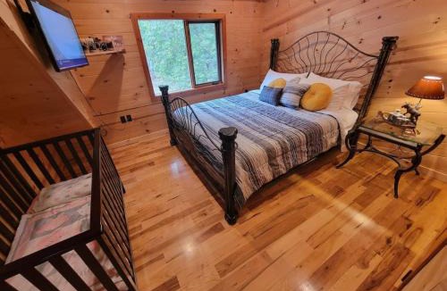 El Cajon House | 275B Charming Getaway with Hot tub