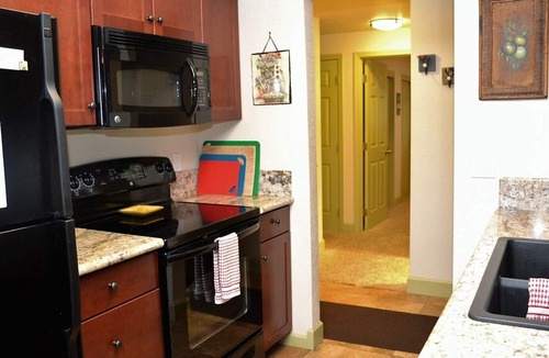 Seaside Condo | 2Bd/1Ba Newly Remodeled Condo 2 blocks to Beach/Convention Ctr/Downtown