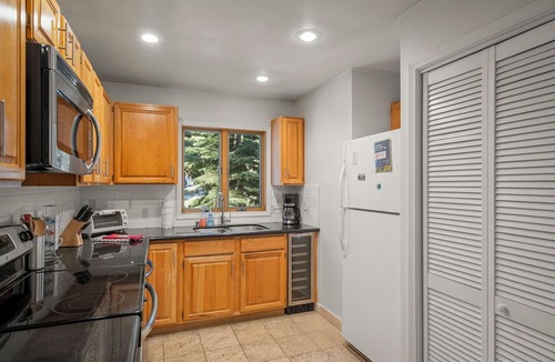 Incline Village Condo | 2BR/2BA Incline Village condo, hot tub, mountain views