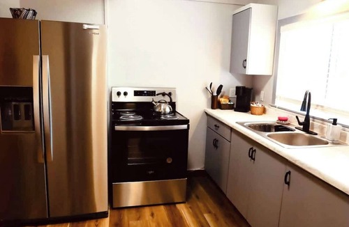 Springfield Cabin | 2BR Cabin 10 Min to UO & Autzen Pet Friendly
