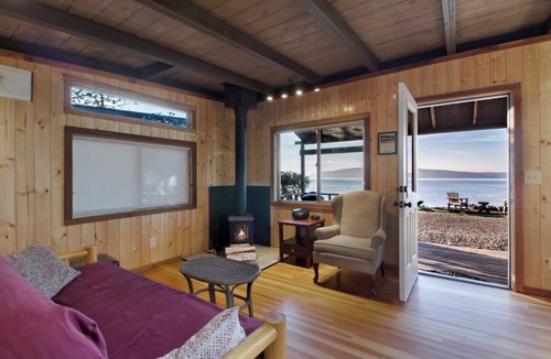 Eastsound Cabin | 2BR Classic+ Beachfront Cabin on world class west-facing beach!