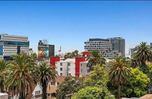 Hollywood Apartment | 2BR Hollywood Apt with Rooftop Pool & Stunning Views