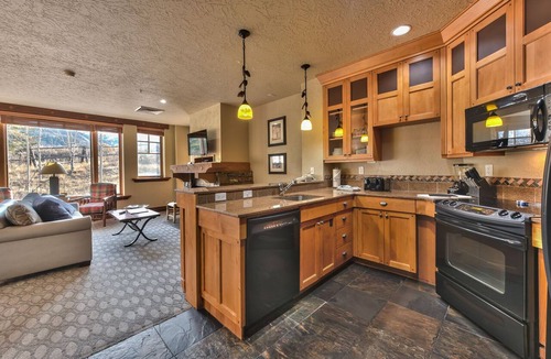 Park City Condo | 2BR Ski-in-Out Condo with Pool