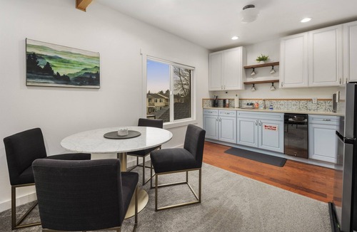 Enumclaw Condo | 2nd floor in Duplex 2BR close to Mt. Rainier