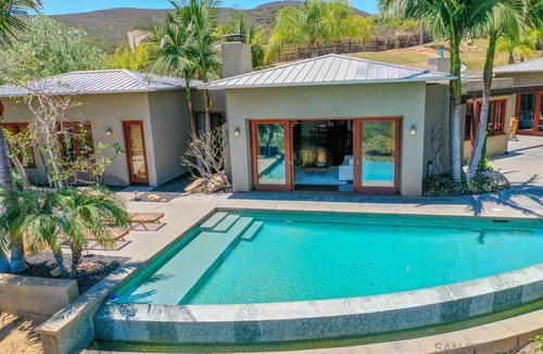 Escondido House | 3 acre private estate, escape the world but also super close to town