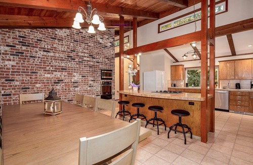Happy Valley House | 3 Acre Private Oasis Retreat in City! Events Availn