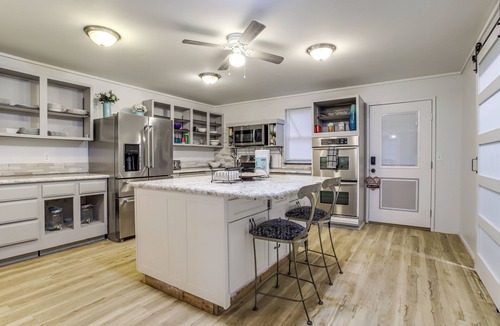 Amboy House | 3 Acres! Spacious Waterfront Home in Amboy