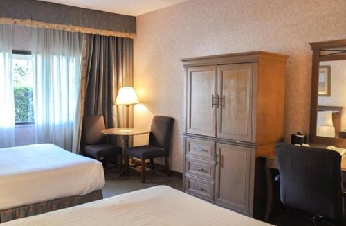 Raisin Hotel | 3 Affordable Units w/Gym Access, Airport Shuttle & Nearby Dining!