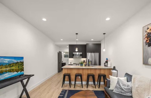 Mann House | 3 Bd 3.5 Bath with A/C and Great Views