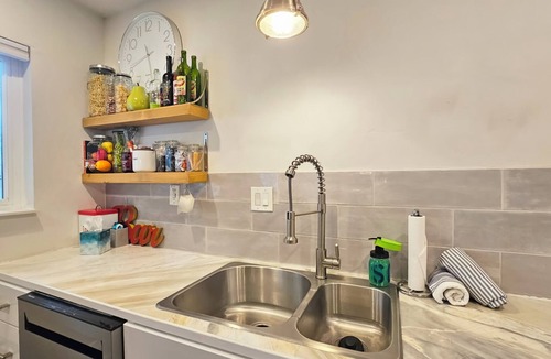 Albuquerque House | 3 Bed/2 Bath home sleeps 6! Near Nob Hill, UNM, Uptown Shopping & Dining + More!