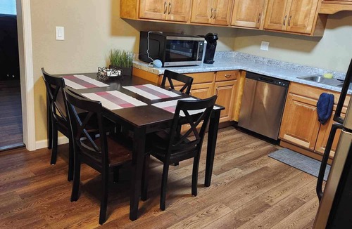 Poplar Bluff House | 3 bed 2 bath; walk-in shower; pet friendly;