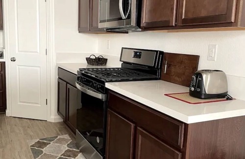 Dayton House | 3 Bed Home with Desert Mountain Views