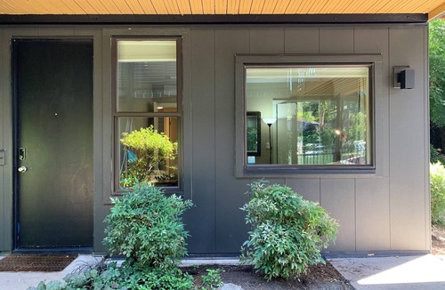 Lakewood Condo | 3-bed vacation condo on Lake Oswego with backyard, WiFi, AC, parking
