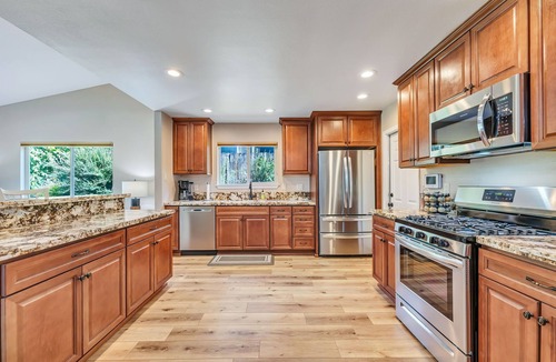 West University House | 3-Bedroom/2Bath/Sleeps10/4TVs