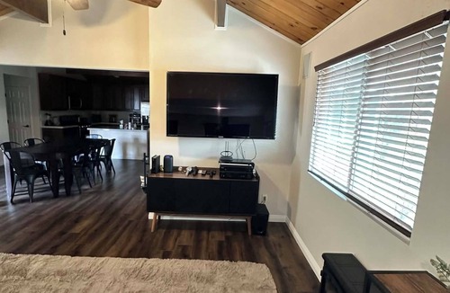Arrowbear Lake Cabin | 3-bedroom cabin in amazing Running Springs with cozy vibes