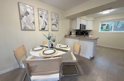 Inglewood-Finn Hill Condo | 3-bedroom condo in serene Kirkland with private yard and comfort