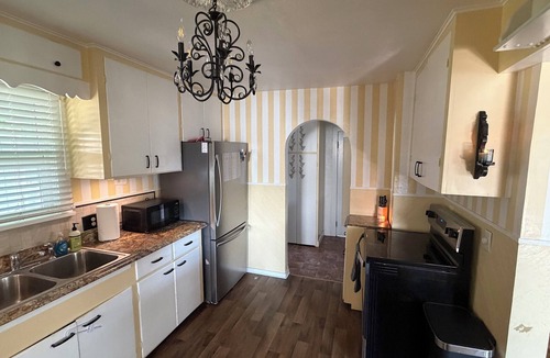 Bethel-Danebo House | 3-bedroom house in fabulous Eugene on land