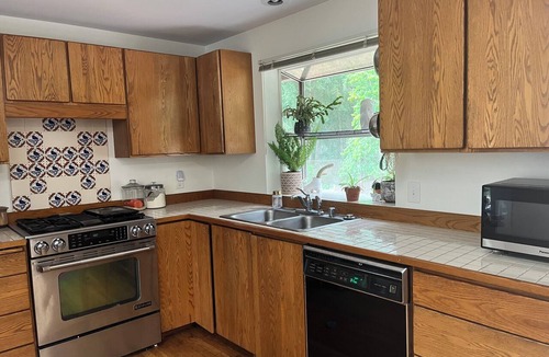 Maple Valley House | 3-bedroom house in welcoming Maple Valley close to beautiful lake and trails
