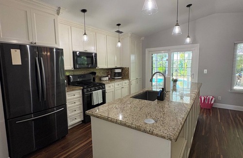 Yuba City House | 3-bedroom house with Pool in Yuba City with AC for relaxing stays