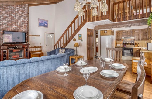 Tennis Village House | 3 Bedrooms plus Loft, SHARC Passes and Hot Tub! 2 Fawn Lane