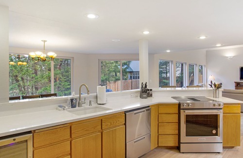 Roche Harbor House | 3 Bedrooms with Hot Tub! (Woodhaven)