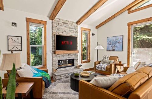 Government Camp House | 3 Br Sleep 8 Hot Tub Fire Pit Stunning Views
