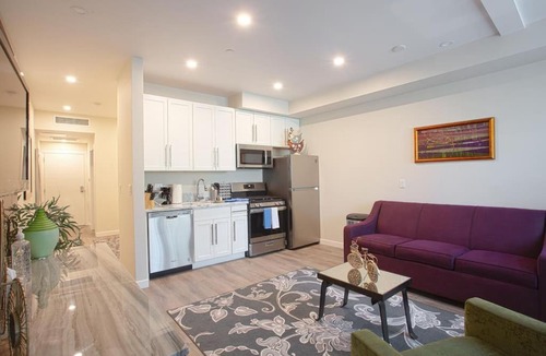 Bankers Hill House | 3 Floor TownHouse Next to Downtown Max 12 sleepers
