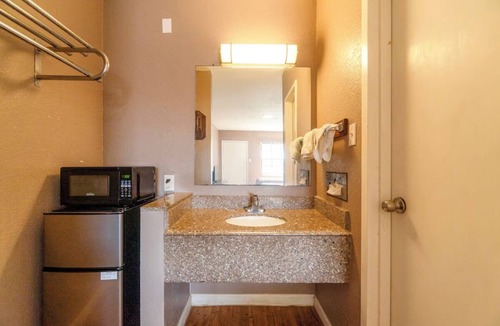 Sweet Home Hotel | 3 Inviting Rooms Conveniently Located Near Restaurants & Shops