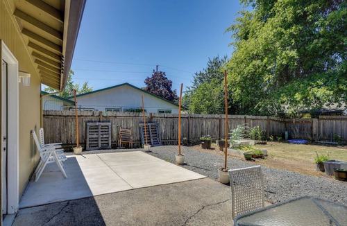 Western House | 3 Mi Dtwn! Eugene Family Retreat w/ Yard & Patio