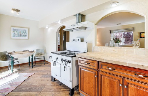 Pahrump House | 3 Mi to Dtwn Pahrump: Romantic Desert Oasis