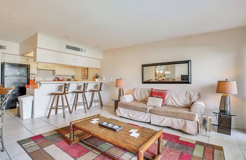 Twin Palms Condo | 3 Mi to Dtwn Palm Springs: Condo w/Pool Access!