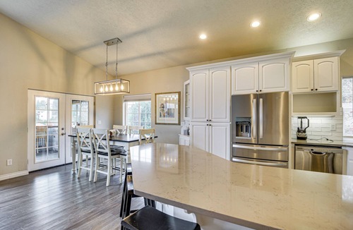West Salem House | 3 Mi to Dtwn Salem: Cozy Gem w/Sunroom!