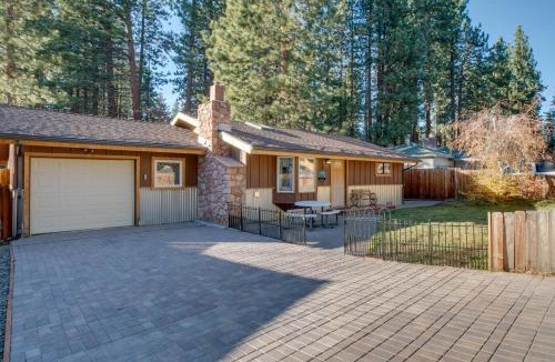 Lower Kingsbury House | 3 Mi to Heavenly Mountain Resort: Home w/Deck