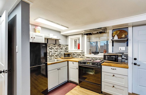 Lakewood Apartment | 3 Mi to Puget Sound: Lakefront Gem w/Patio!