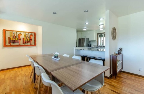 Fairmont House | 3 min to U of O w/amazing views! Central to all!