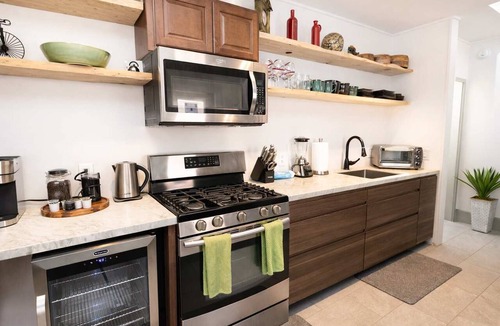 Stockton Hotel | 3 Resort Suites with kitchen + Event Space Access