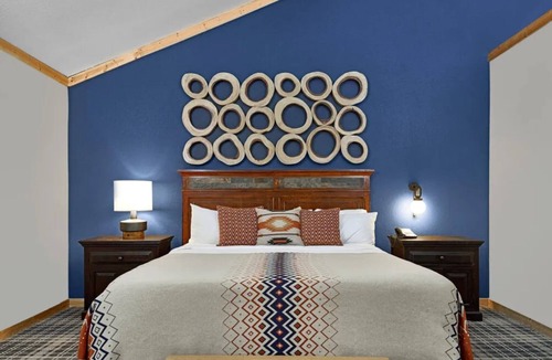 Mammoth Lakes Hotel | 3 Scenic Alpine Units Near Mammoth Mountain, Great for Skiing and Lake Walks