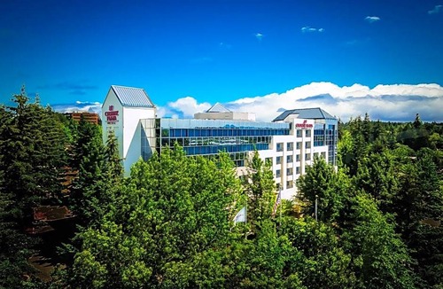 Lake Forest Hotel | 3-Star Hotel ∙ Crowne Plaza Portland - Lake Oswego, an IHG Hotel