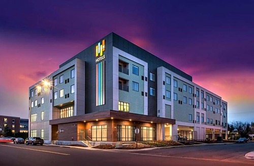 Harlow Hotel | 3-Star Hotel ∙ EVEN Hotel Eugene, an IHG Hotel