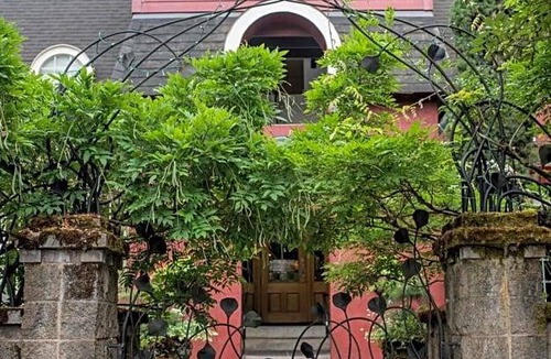Eugene Hotel | 3-Star Hotel ∙ Excelsior Inn